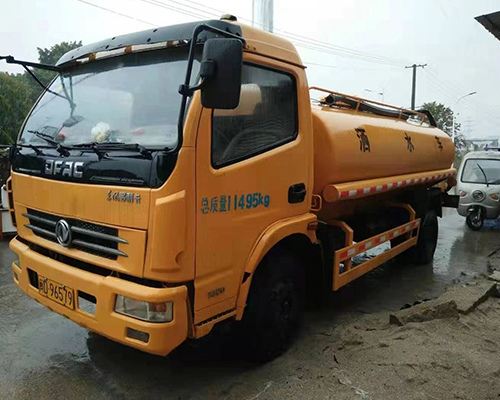 洒水车